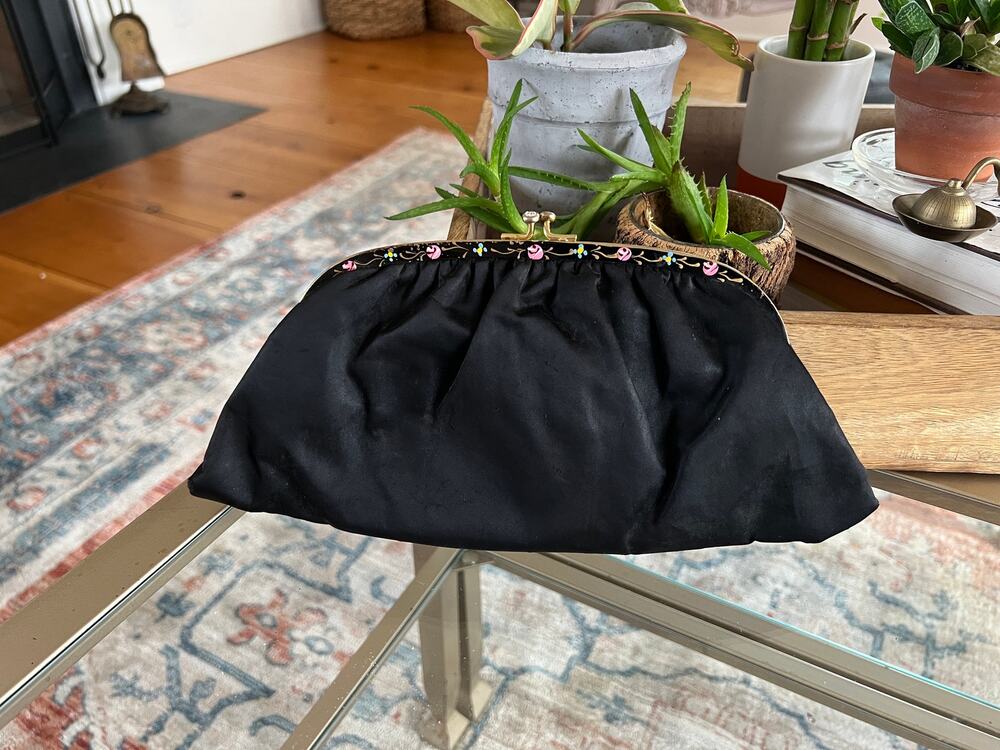 Vintage 50-60s Black Clutch Coin Purse, Kiss Clasp, Evening Handbag Hand Painted